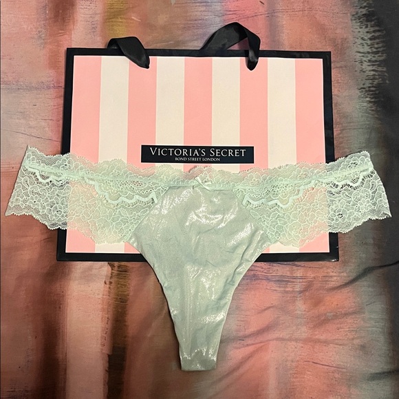 Victoria's Secret Light Green Lace Panty - Picture 1 of 2